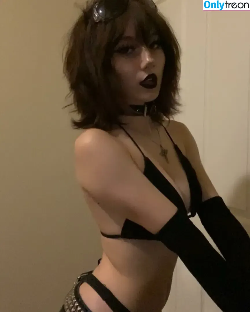 Trinity Manaj nude photo #0021 (trinitymanaj)