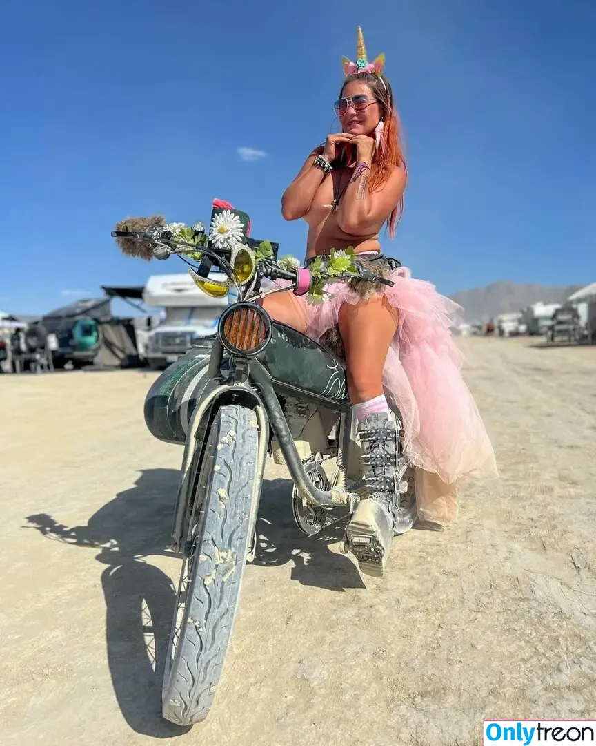 trips.with.tiffanie nude photo #0016 (tiffanytravelswell)