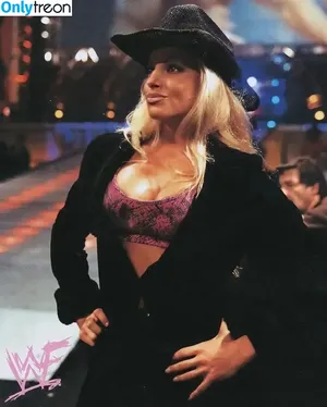 Trish Stratus / trishstratuscom nude photo #1493