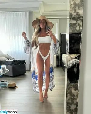 Trish Stratus / trishstratuscom nude photo #1794