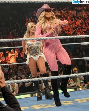 Trish Stratus / trishstratuscom nude photo #2428