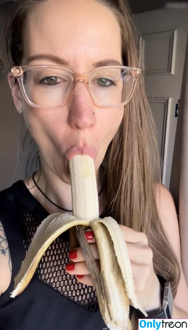 Trishaslife nude photo #0028 (_pleasuretoyqueen / pleasuretoyqueen)
