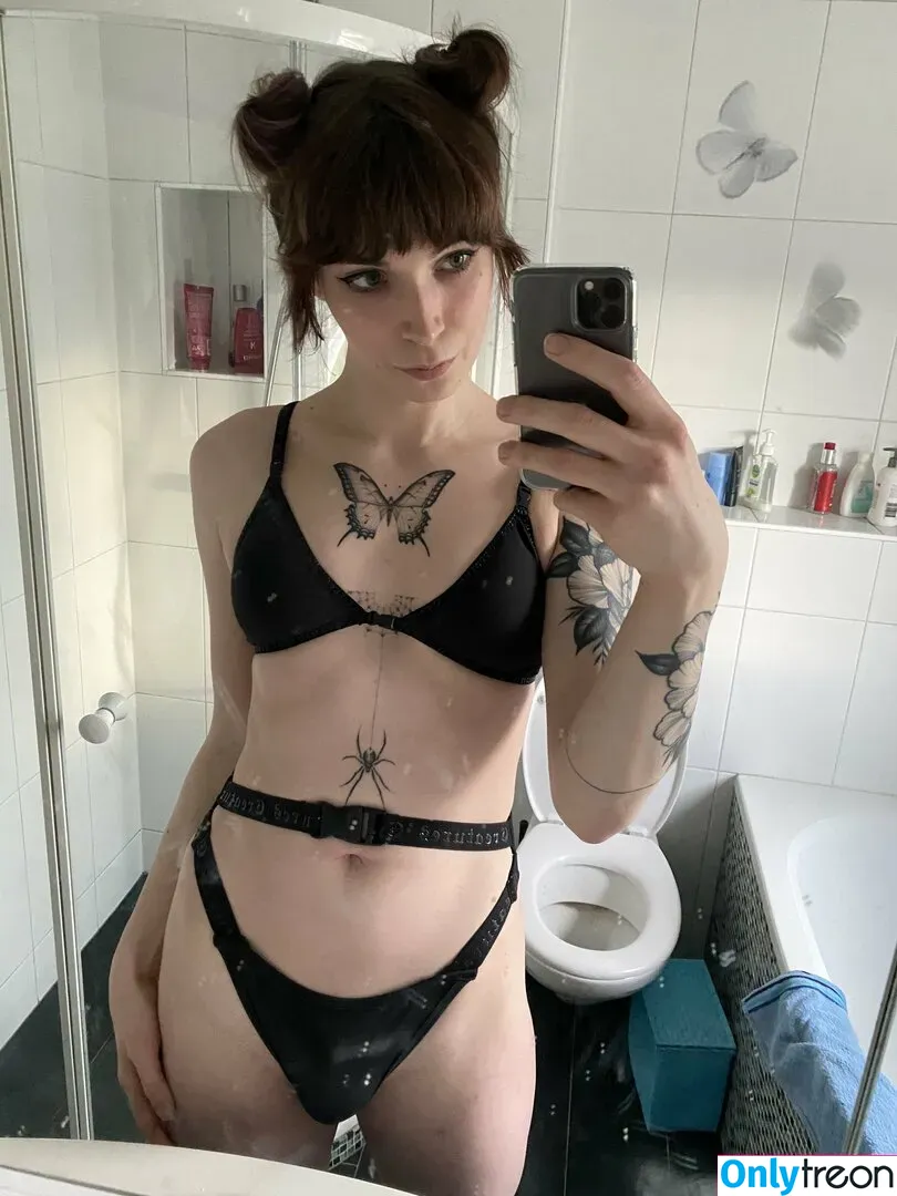 Triss808 nude photo #0177 (Dankengine18 / trissbb)