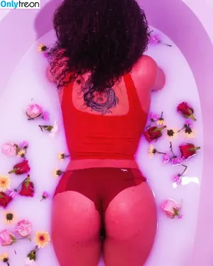 Trixielovestrix nude photo #0014