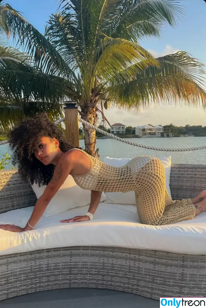 Tropicalkurls nude photo #0034 (morekurls)