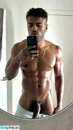 Troy Francisco / aleeniekabeenie / yourboyfcisco nude photo #0321