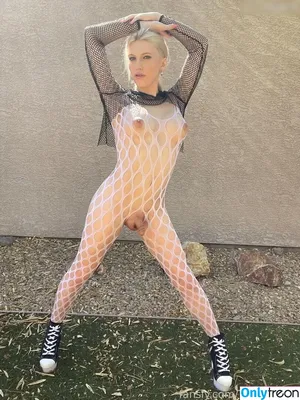 TsIzzyWilde / realizzywilde nude photo #0457