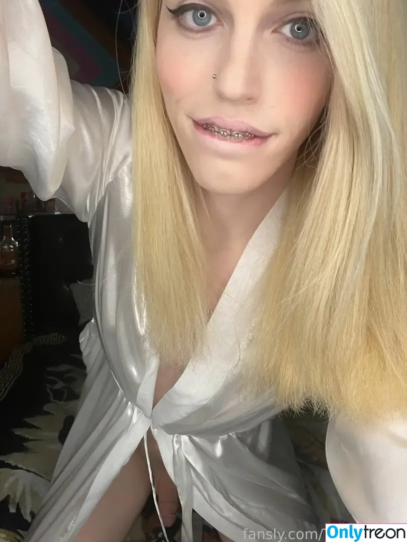 TsIzzyWilde nude photo #0288 (realizzywilde)