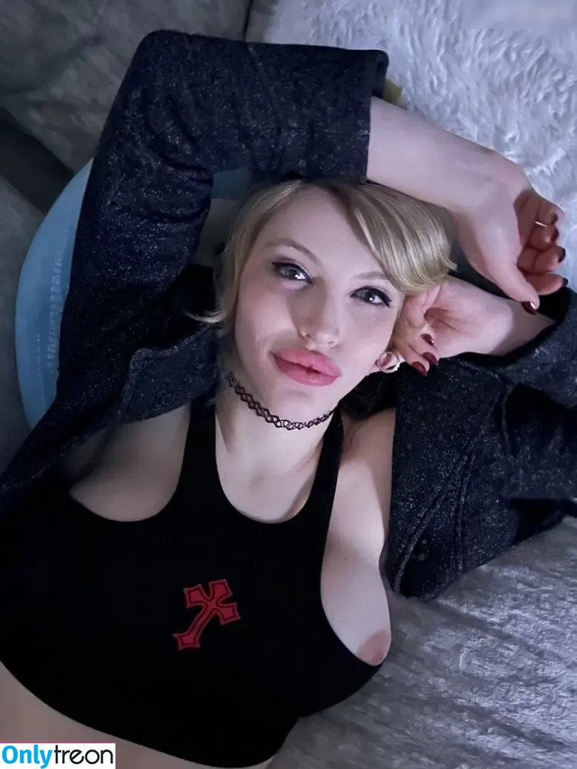 TsIzzyWilde nude photo #0473 (realizzywilde)