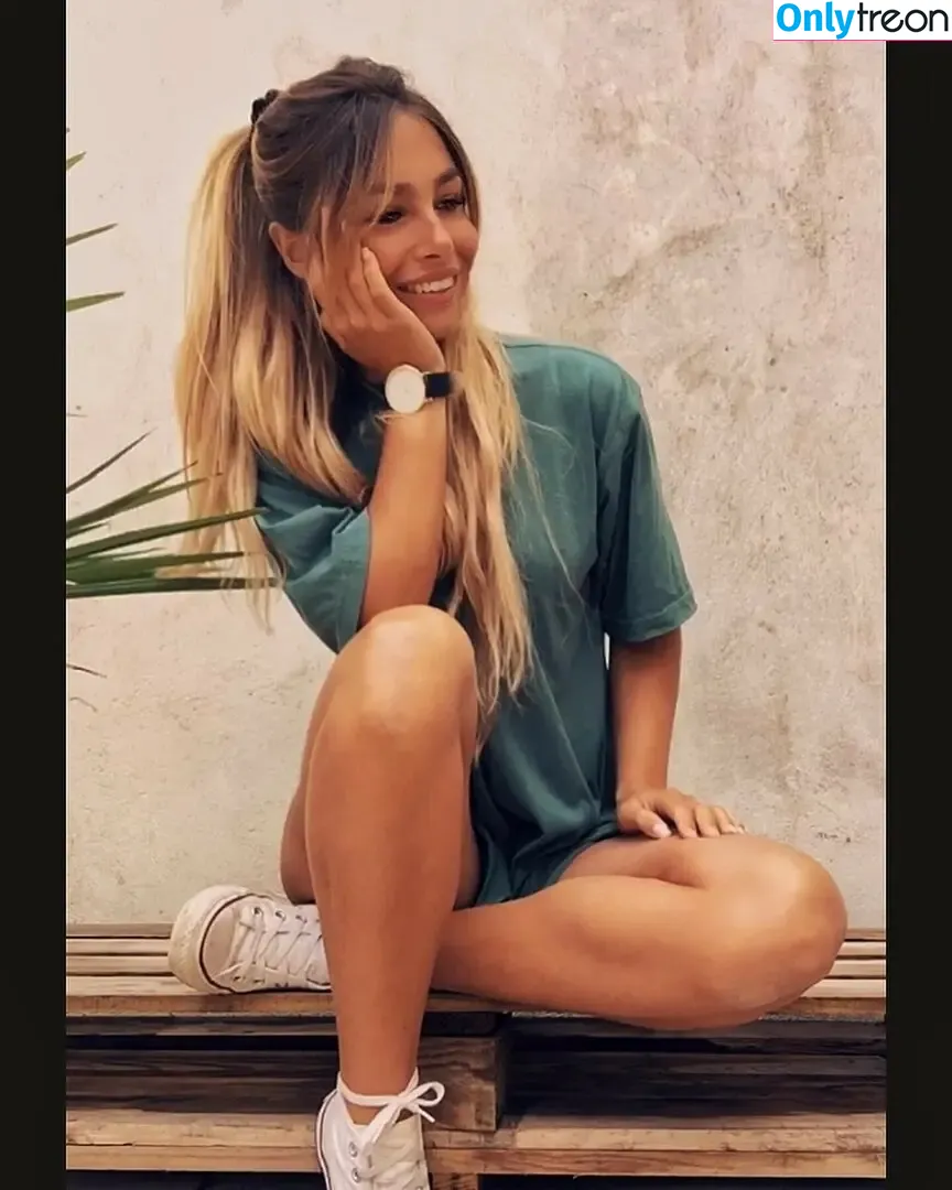 Tslanaxoxo nude photo #0032 (Yourlanatgirl / Yourlittlelana)