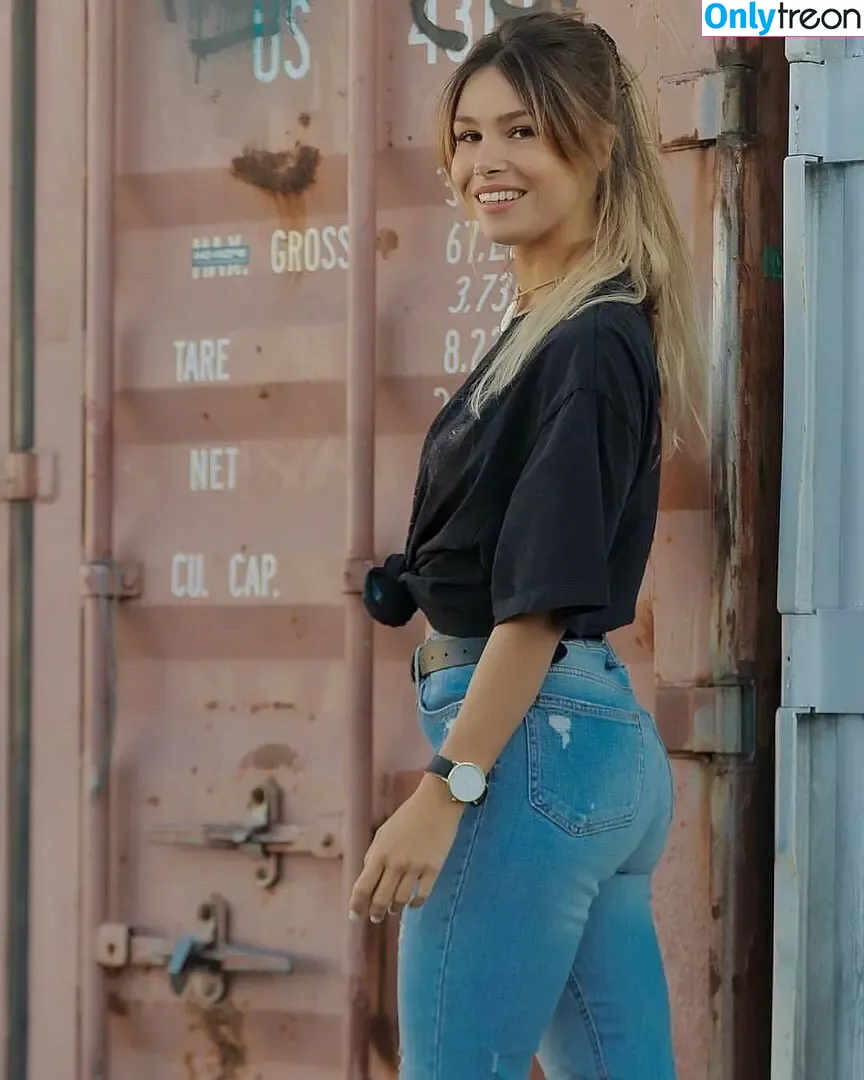 Tslanaxoxo nude photo #0050 (Yourlanatgirl / Yourlittlelana)