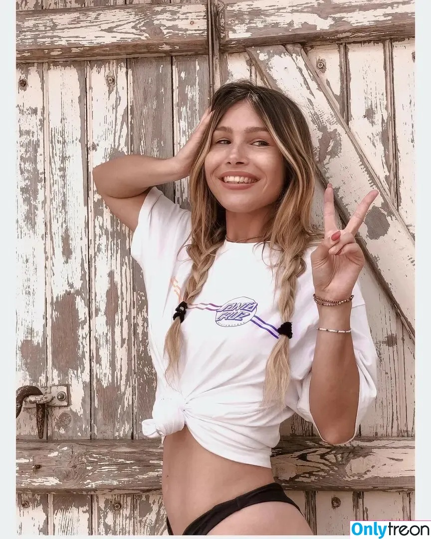 Tslanaxoxo nude photo #0072 (Yourlanatgirl / Yourlittlelana)