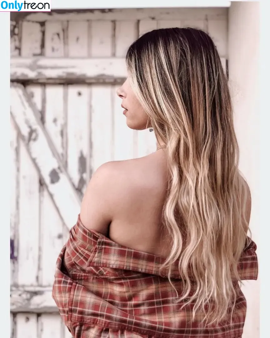 Tslanaxoxo nude photo #0074 (Yourlanatgirl / Yourlittlelana)