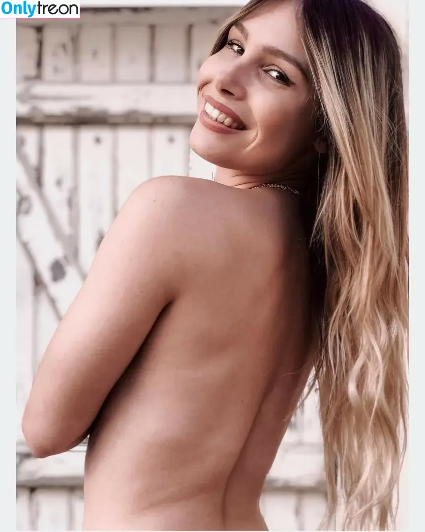 Tslanaxoxo nude photo #0079 (Yourlanatgirl / Yourlittlelana)