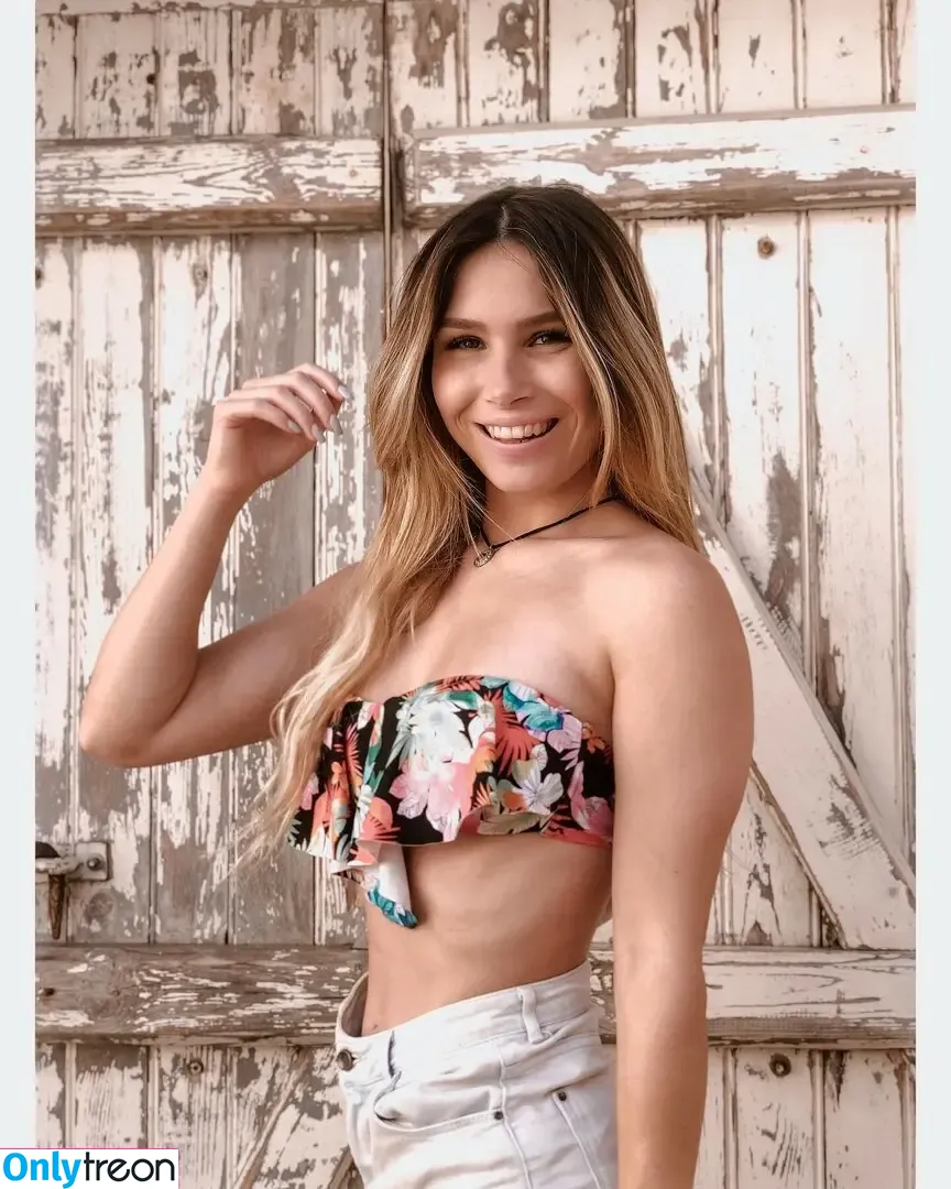 Tslanaxoxo nude photo #0083 (Yourlanatgirl / Yourlittlelana)
