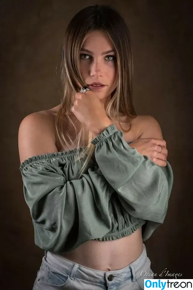 Tslanaxoxo nude photo #0102 (Yourlanatgirl / Yourlittlelana)