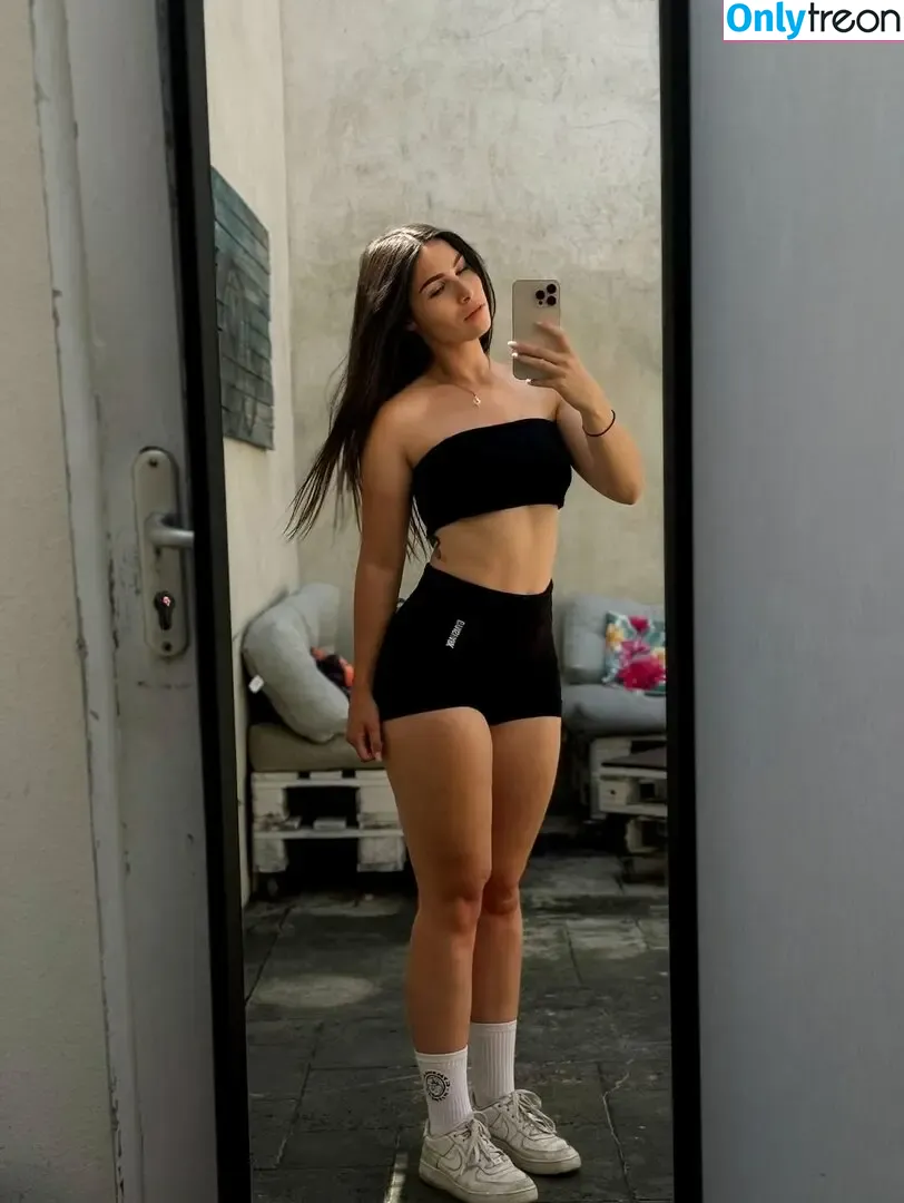 Tslanaxoxo nude photo #0126 (Yourlanatgirl / Yourlittlelana)