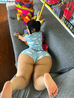 tsunademorena / soyvictoriamatosa nude photo #0487
