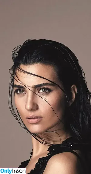 Tuba Buyukustun / tubabustun.official nude photo #0001