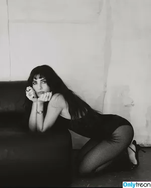 Tuba Buyukustun / tubabustun.official nude photo #0005