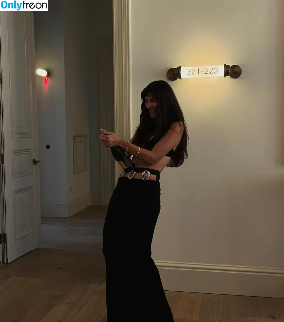 Tuba Buyukustun nude photo #0003 (tubabustun.official)
