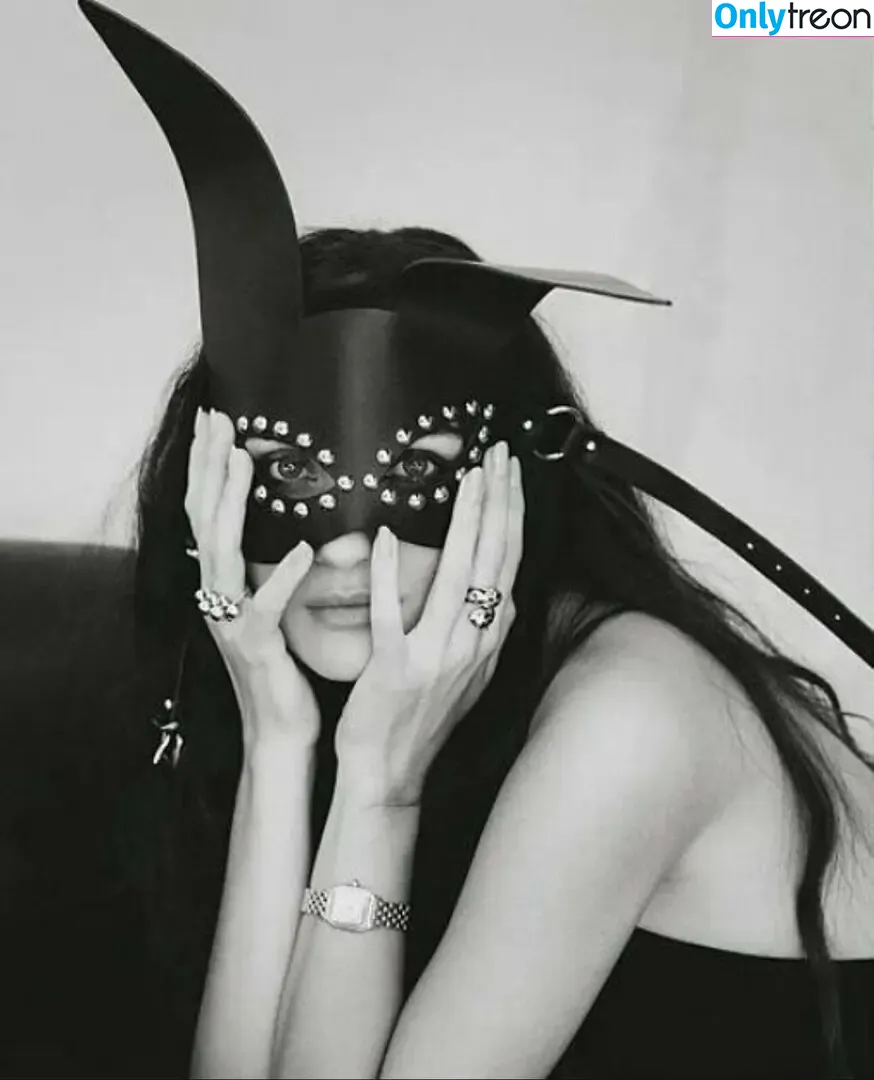 Tuba Buyukustun nude photo #0007 (tubabustun.official)