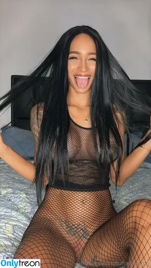 tuflacaverog / kaaapicccooo nude photo #0422