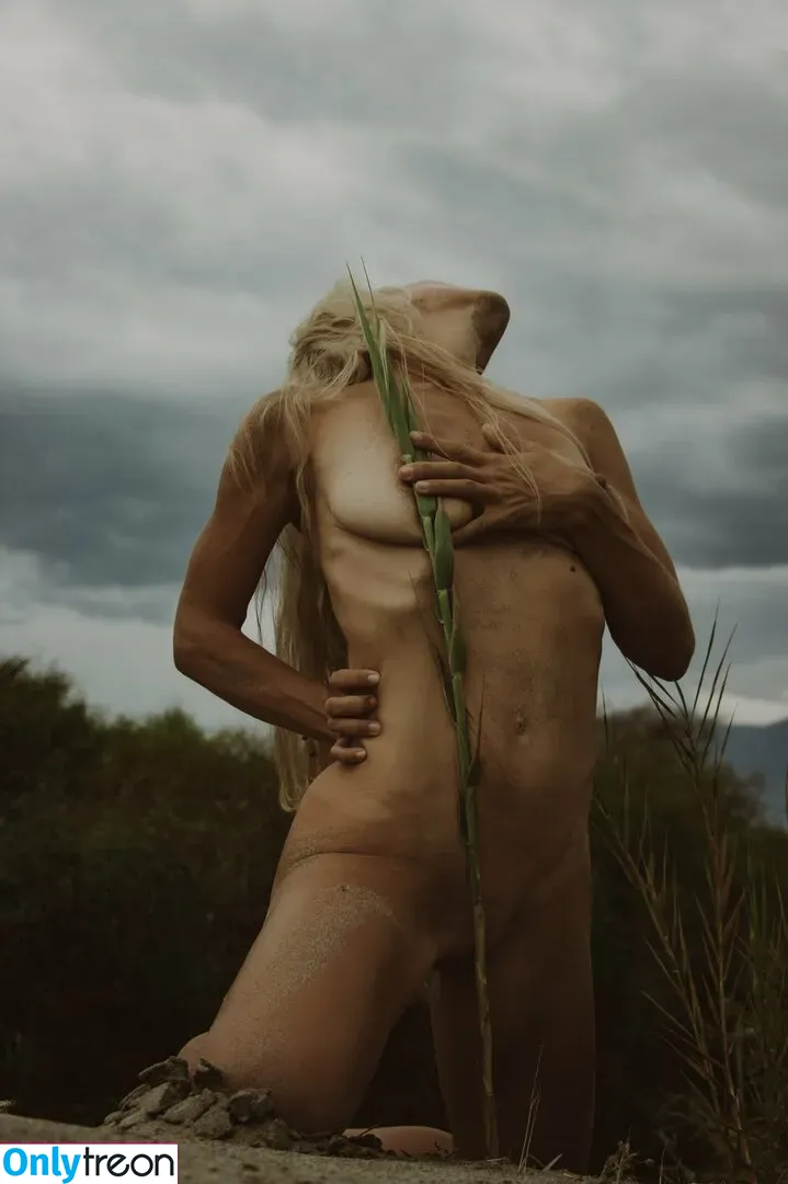 Tunaapari nude photo #0021 (Tuna Apari / Tuna Yuksel / onlytaz / tunaapari00)