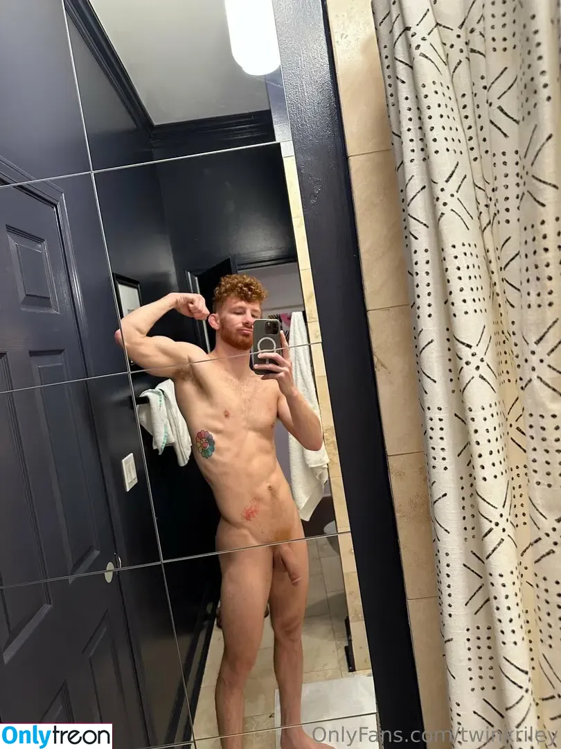 twinkriley nude photo #0021 (twinkriley)