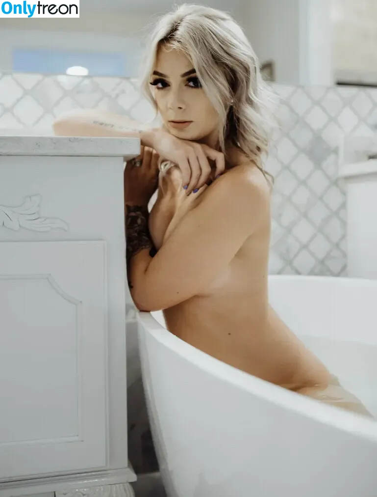 Tylar Raye nude photo #0005 (t.rayeee)