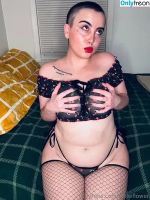  nude photo #0002