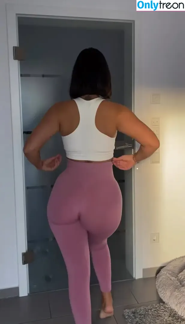 Ugclaurita nude photo #0008 (laurachesnok)