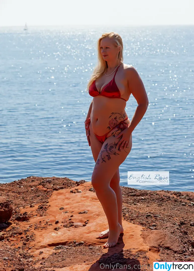 ukcurvyrose nude photo #0001 (ukcurvyrose)