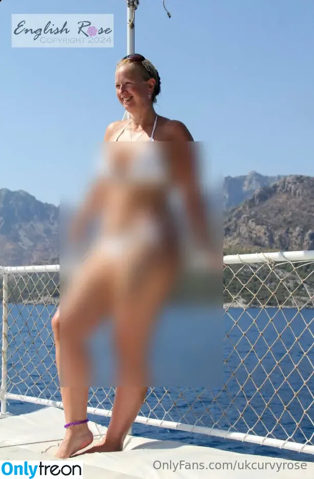ukcurvyrose nude photo #0002 (ukcurvyrose)