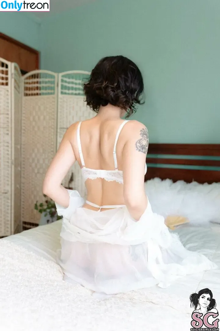 Ululalumina nude photo #0042 (665922264 / ulula.lumina)