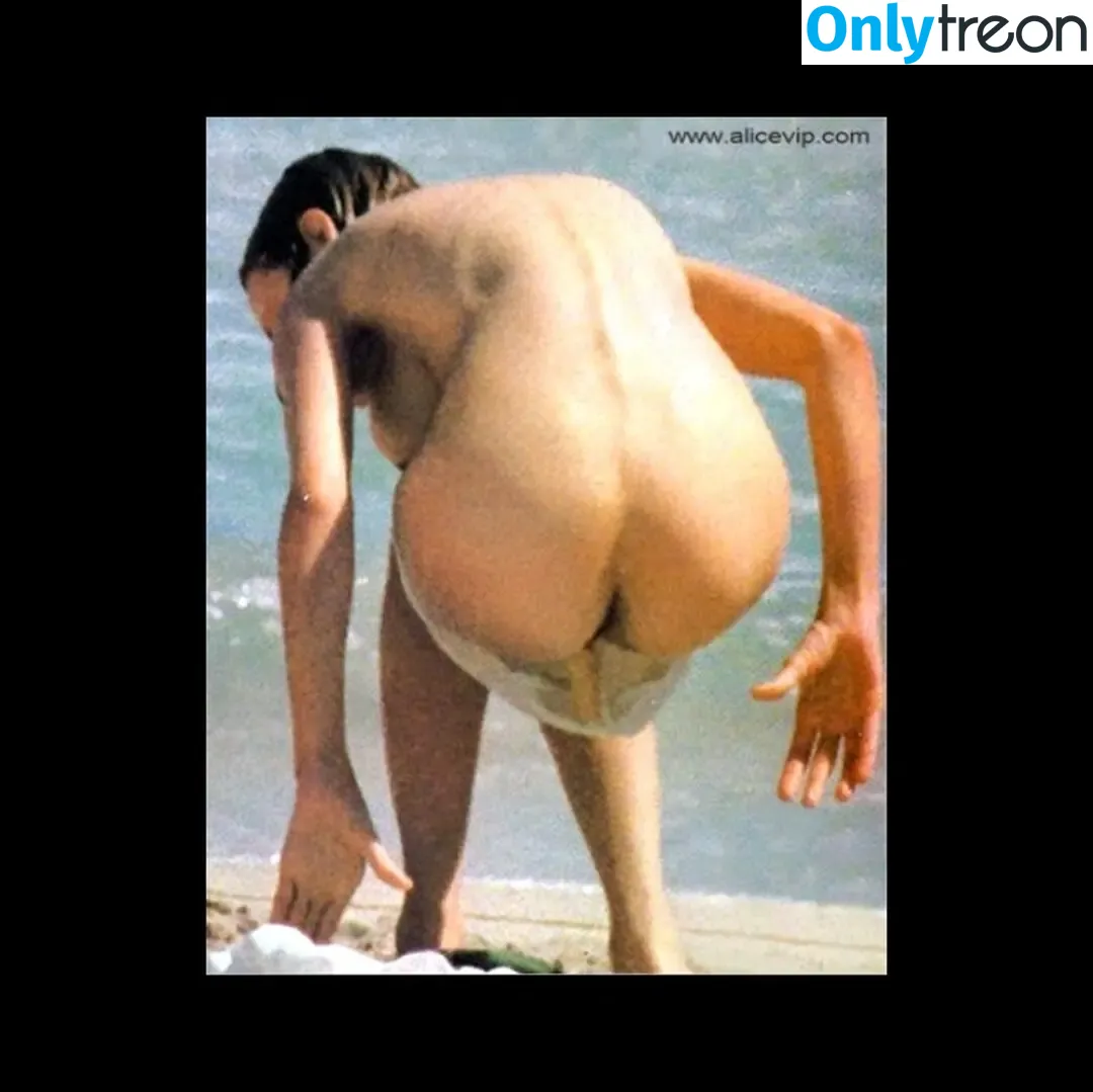 Uma Thurman nude photo #0358 (umathurman)