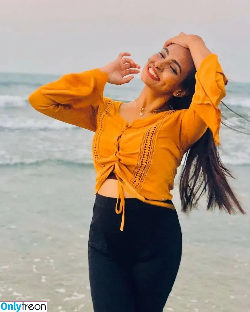 Umme Zamilatun Naima nude photo #0030 (zamilah_n)
