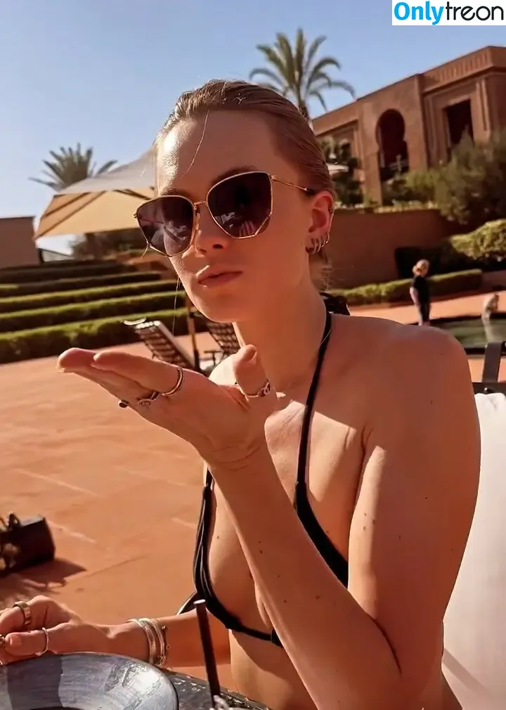 Una Healy nude photo #0165 (unahealy)