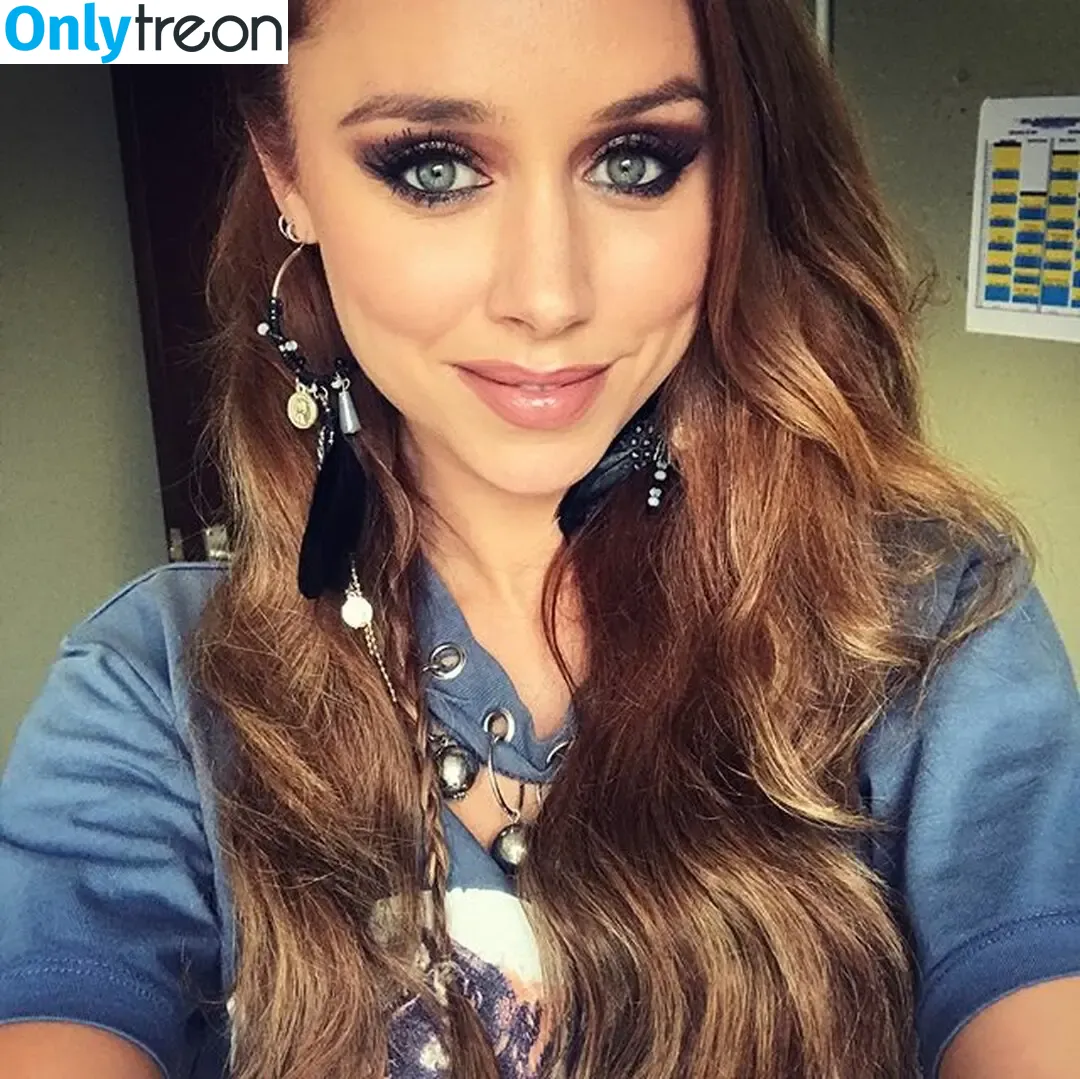 Una Healy nude photo #0184 (unahealy)