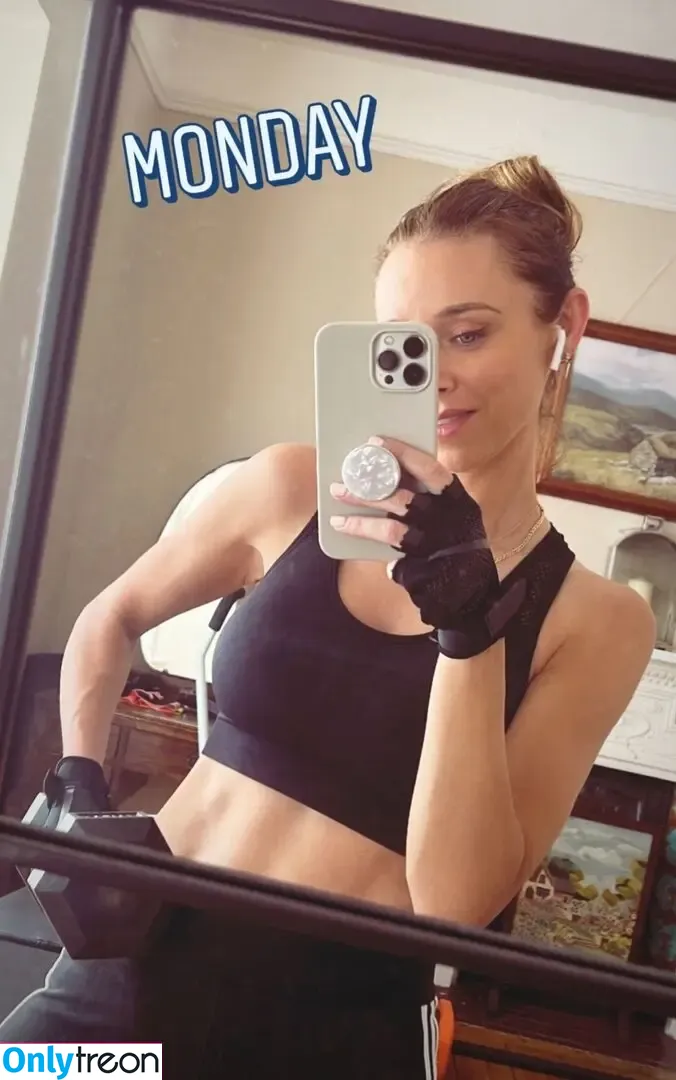Una Healy nude photo #0504 (unahealy)