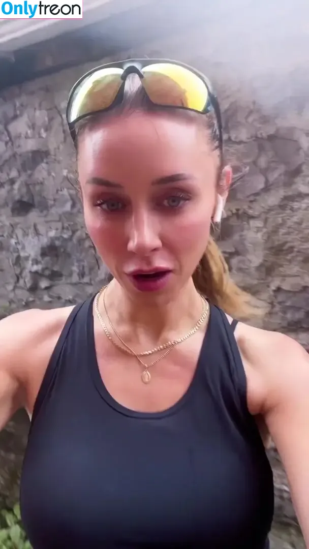 Una Healy nude photo #0588 (unahealy)