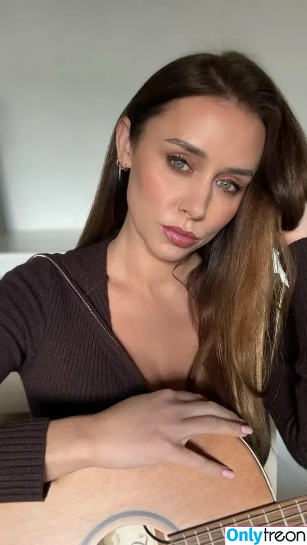 Una Healy nude photo #0776 (unahealy)