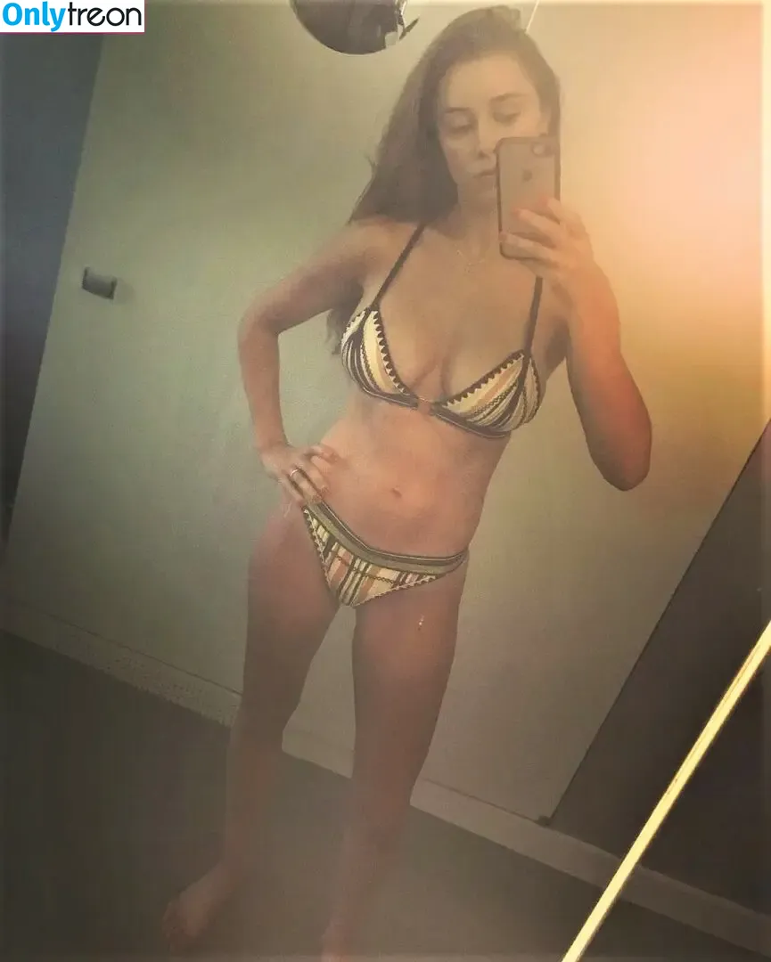 Una Healy nude photo #1084 (unahealy)