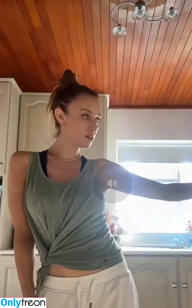 Una Healy nude photo #1126 (unahealy)