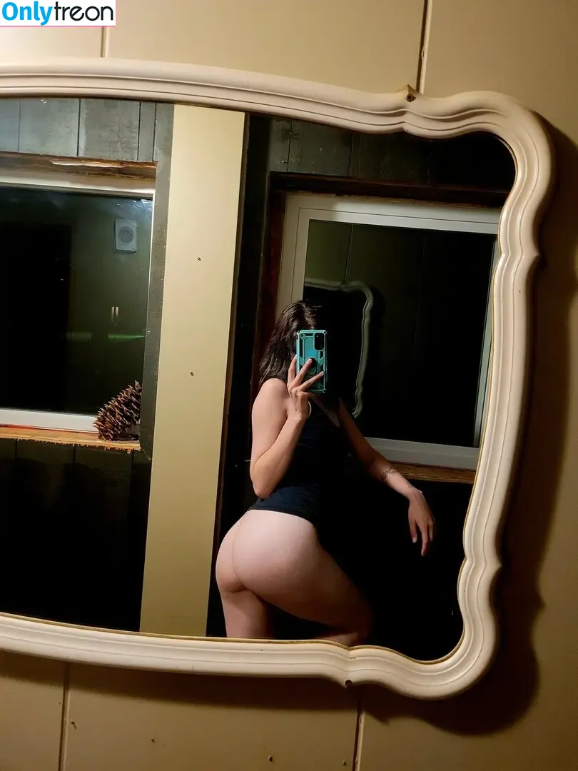 unh0lyvixen_18 nude photo #0082 (honeylesliee)