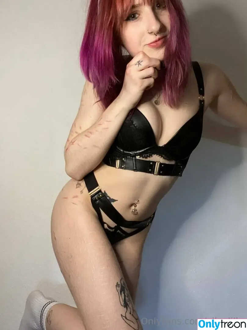ur_kitten_liv nude photo #0007 (ur_favourite_kitten)