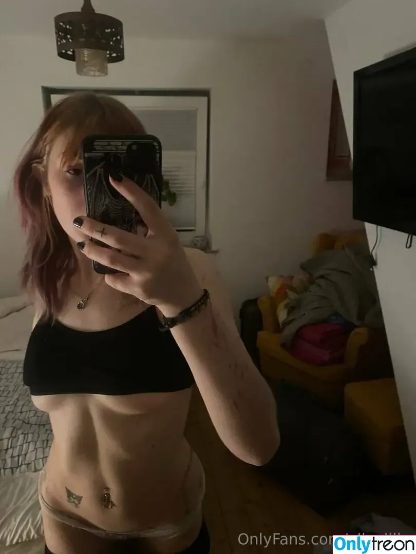 ur_kitten_liv nude photo #0010 (ur_favourite_kitten)