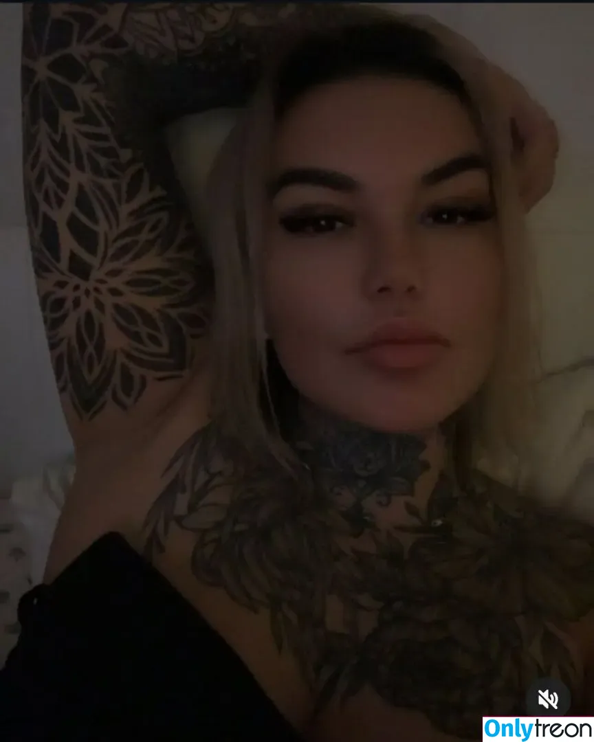 urfavouritetattooedmom nude photo #0003 (Sanita Mills / ur_fave_tattooed_mom)