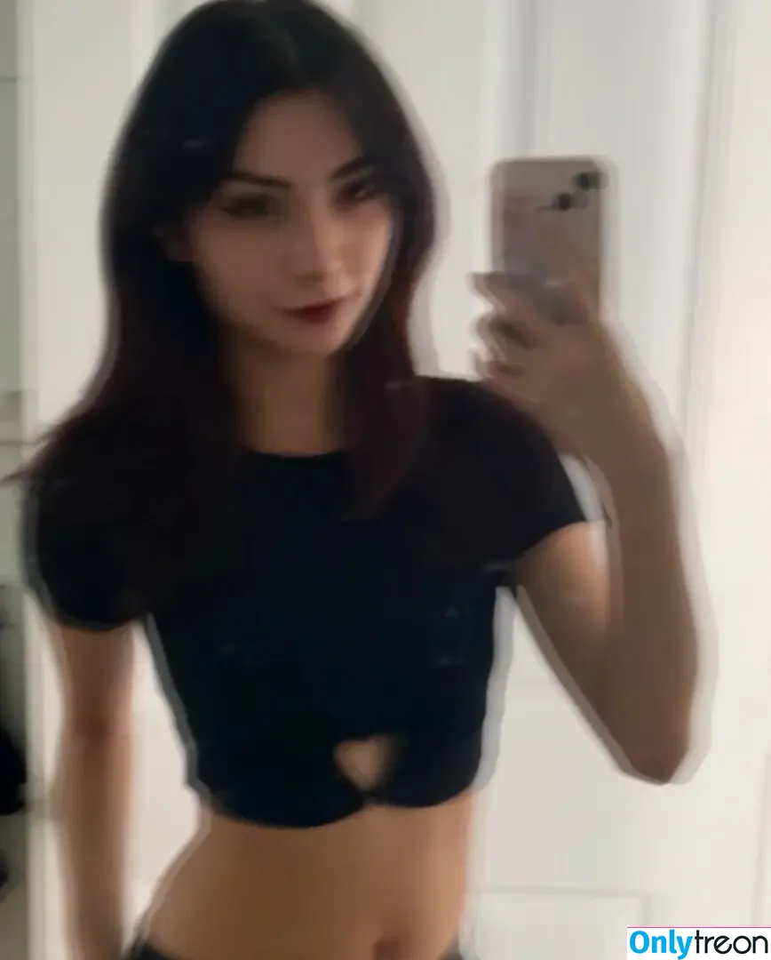 Uwumi nude photo #0005 (Notuwumi / yor.uwu)
