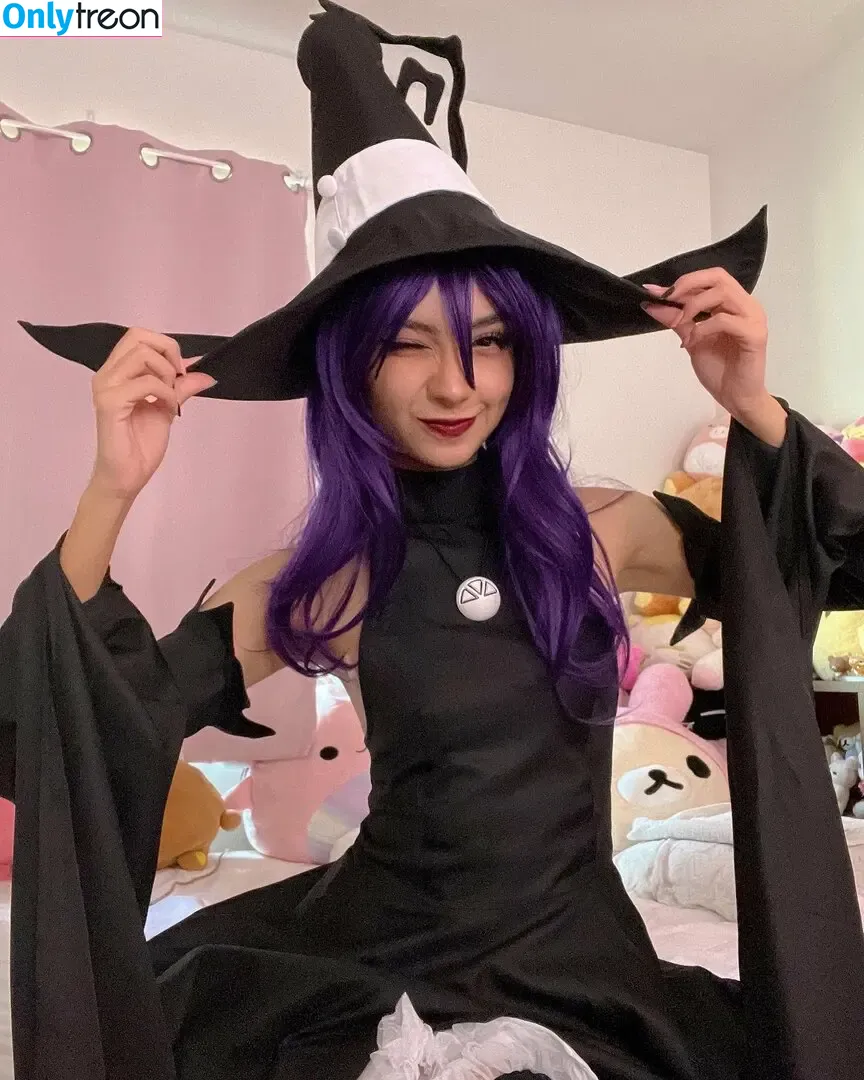 Uwumi nude photo #0017 (Notuwumi / yor.uwu)